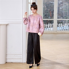 粉色+黑色裤子