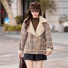 格子皮毛一体外套女秋冬款短款复古加厚保暖，女装短外套，依多米