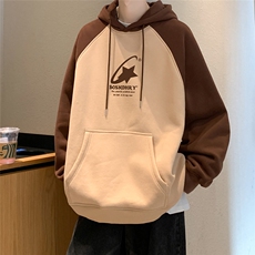 卡其色配深咖