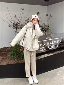 两件套真毛领羽绒服图片
