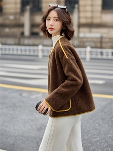 撞色包边圆领羊羔毛外套女2025冬季加厚保暖宽松皮毛一体棉服上衣图片