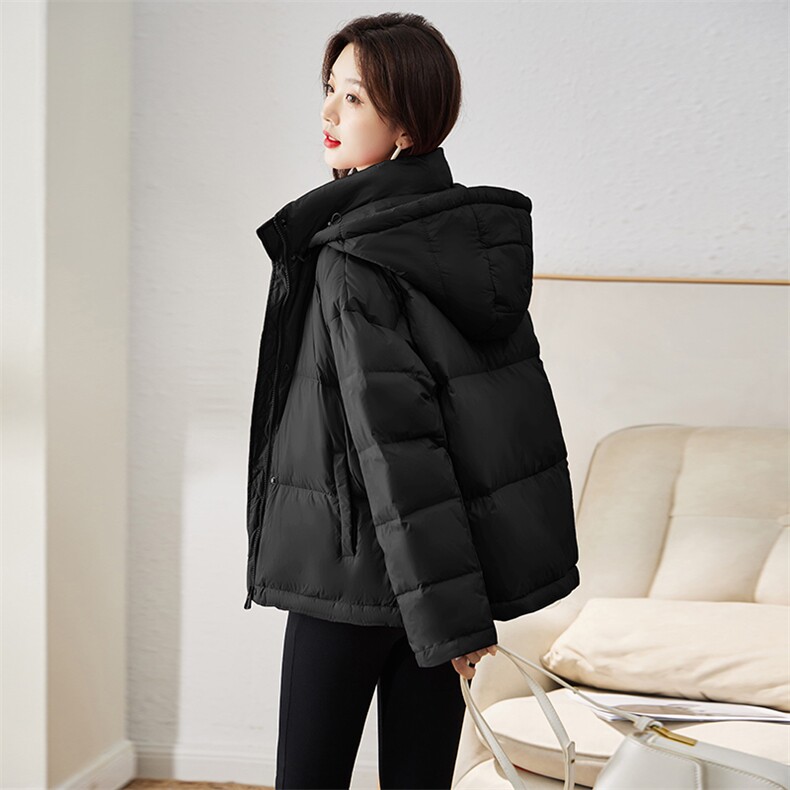 现货羽绒服女连帽新款短款小个子面包服时尚宽松休闲保暖轻暖外套，女装羽绒服，贵人树