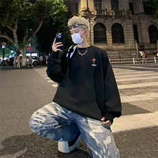 黑色