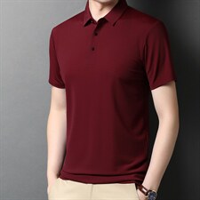 深红色