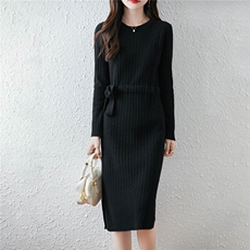 2025年秋季中长款长袖圆领腰带款时尚百搭通勤，女装连衣裙，绒汀羊绒