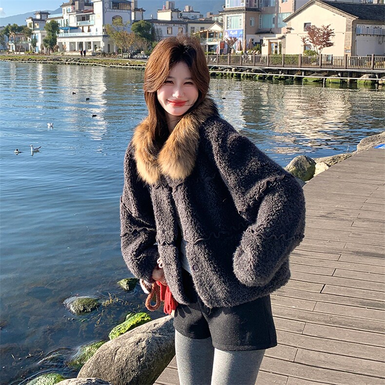 时髦复古大毛领保暖羊羔毛外套冬新款流行洋气短款皮毛一体，女装皮草，纯色衣恋