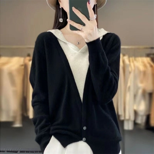 法式复古V领拼色连帽假两件毛衣女早秋设计感洋气帽衫针织打底衫图片