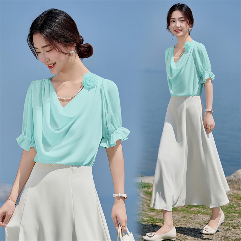 2025年夏季时尚气质V领立体花百搭减龄上衣，女装衬衫，火爆靓佳人