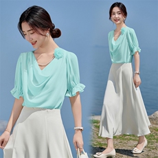 2025年夏季时尚气质V领立体花百搭减龄上衣，女装衬衫，火爆靓佳人