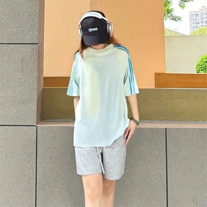抖音得物品质二开240克宽松纯棉美式潮牌印花三条杠中性风短袖T恤图片