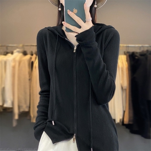 精纺细羊毛连帽针织开衫女修身运动休闲毛衣外搭时尚上衣外套秋冬,五彩小香风外套搭配图片图片