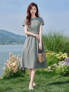 时尚格子连衣裙女中长款2026夏新款高腰修身洋气减龄休闲棉麻裙子图片