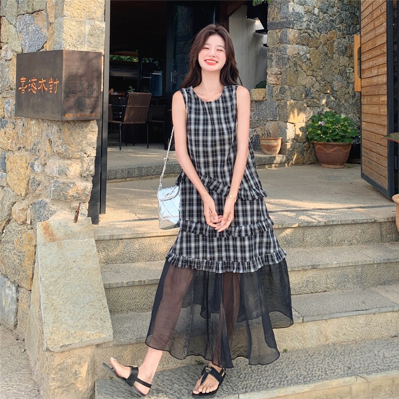 冷淡系独特别致背心裙子2025新款女初夏法式深蓝色格纹拼接连衣裙,女装连衣裙,2C216