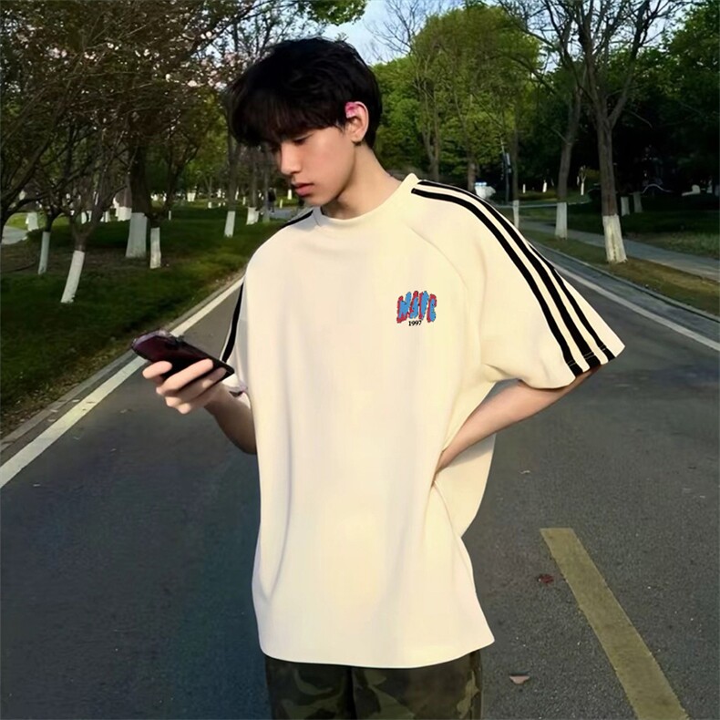 抖音得物品质二开240克宽松纯棉美式潮牌印花三条杠中性风短袖T恤,男装T恤,电商A486