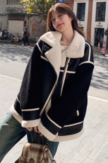 设计感拼接黑色羊羔毛外套女2024秋冬新款加绒加厚皮毛一体机车服，女装短外套，2C053