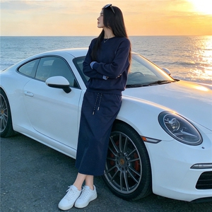 个性简约休闲时尚套装女春季袖口拼接色设计圆领卫衣半身裙两件套图片