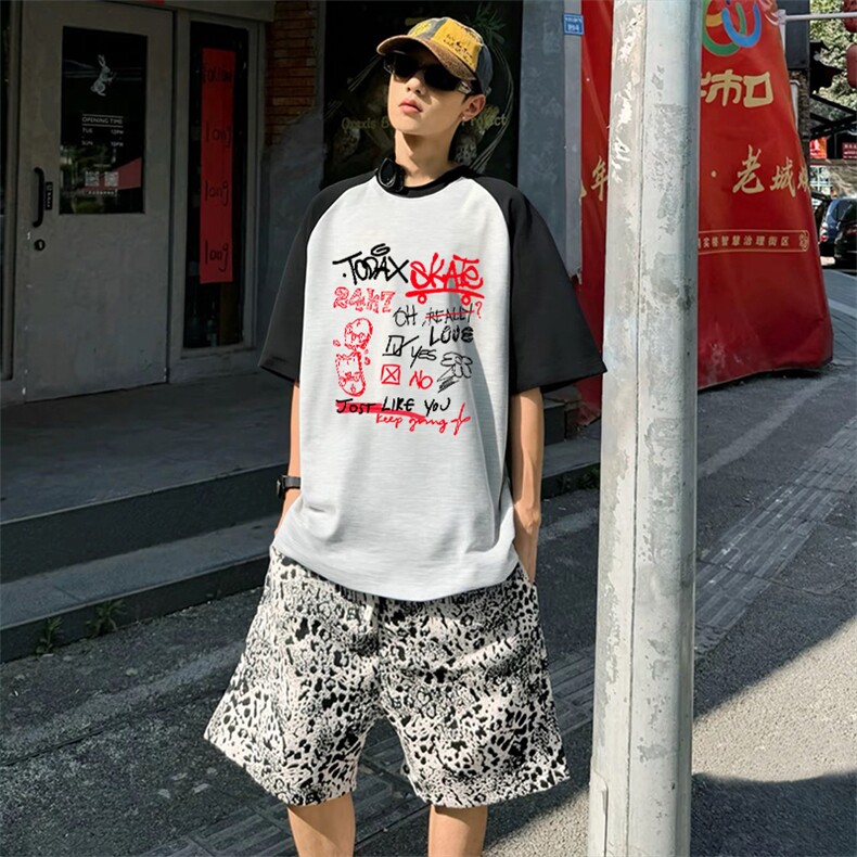 抖音得物高品质二开240克宽松纯棉美式潮牌插肩袖拼接短袖T恤图片