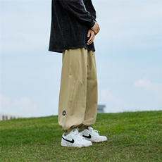 米白色