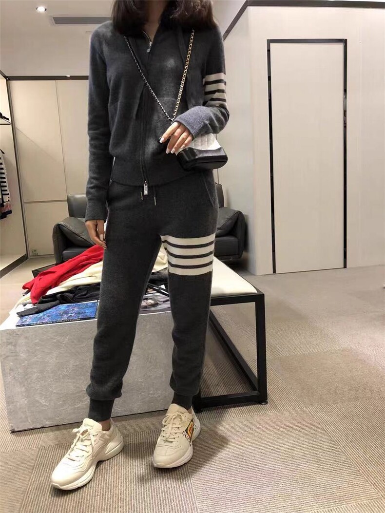 秋冬新款简约休闲女装套装舒适慵懒包芯纱运动服时尚百搭条纹设计,女装套装/套裙,恒恩羊绒