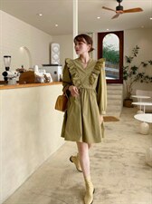 V领荷叶边连衣裙，女装连衣裙，Balance Studio