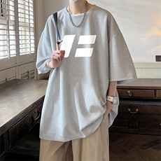 灰色