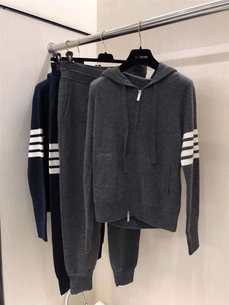 秋冬新款简约休闲女装套装舒适慵懒包芯纱运动服时尚百搭条纹设计,女装套装/套裙,恒恩羊绒