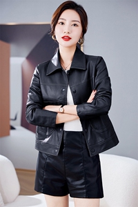 皮衣外套女2023年春季新款洋气减龄百搭小个子口袋短款夹克上衣潮图片