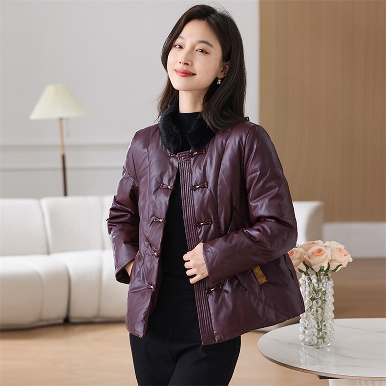 皮衣羽绒服女2025年洋气百搭时尚妈妈装冬季大码宽松白鸭绒外套,女装羽绒服,拾衣