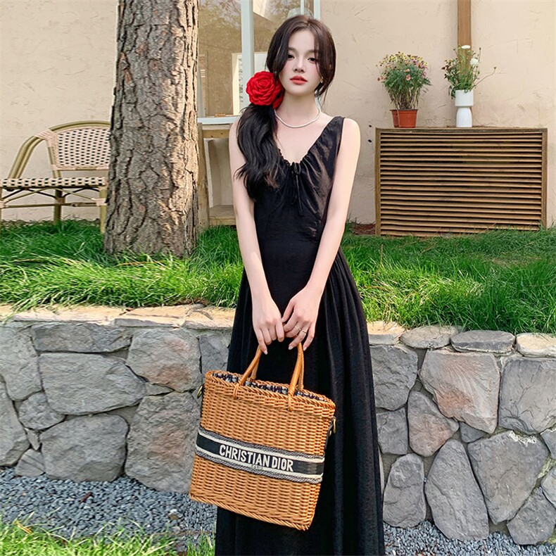 2024年夏季收腰吊带连衣裙时尚潮流，女装连衣裙，萌依族