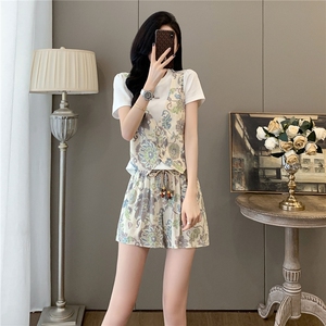 重工减龄时尚套装女夏设计感圆领印花马甲假两件套阔腿短裤两件套图片