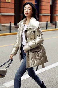 时尚潮流冬季新款女装羽绒服 修身显瘦可翻可立领设计 保暖轻盈外套图片