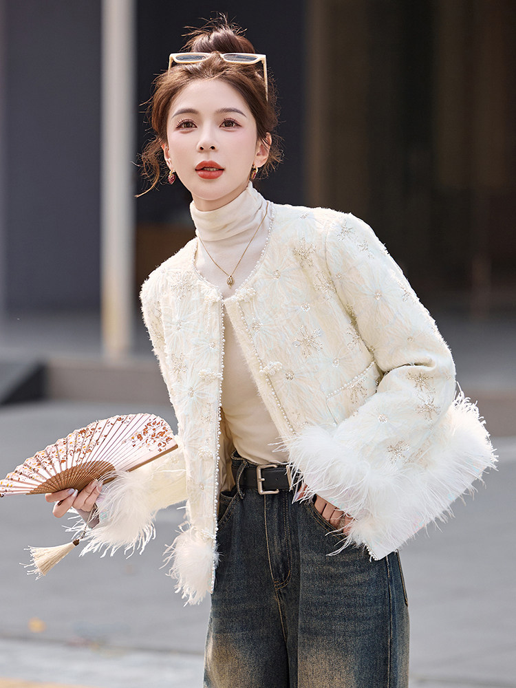 现货，2025年潮冬季真狐狸毛重工刺绣钉珠短款新中式羽绒服新款,女装羽绒服,艾仟回(原伊仟回)