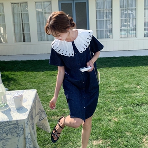 甜美娃娃领拼接牛仔连衣裙女夏2025新款小个子减龄超火学院风爆款图片