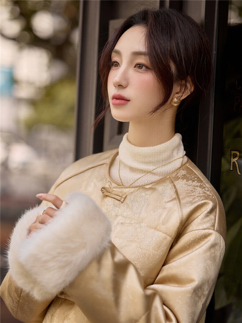 2025冬装新款复古盘扣门襟时尚羽绒服外套,女装羽绒服,曼琳思菲