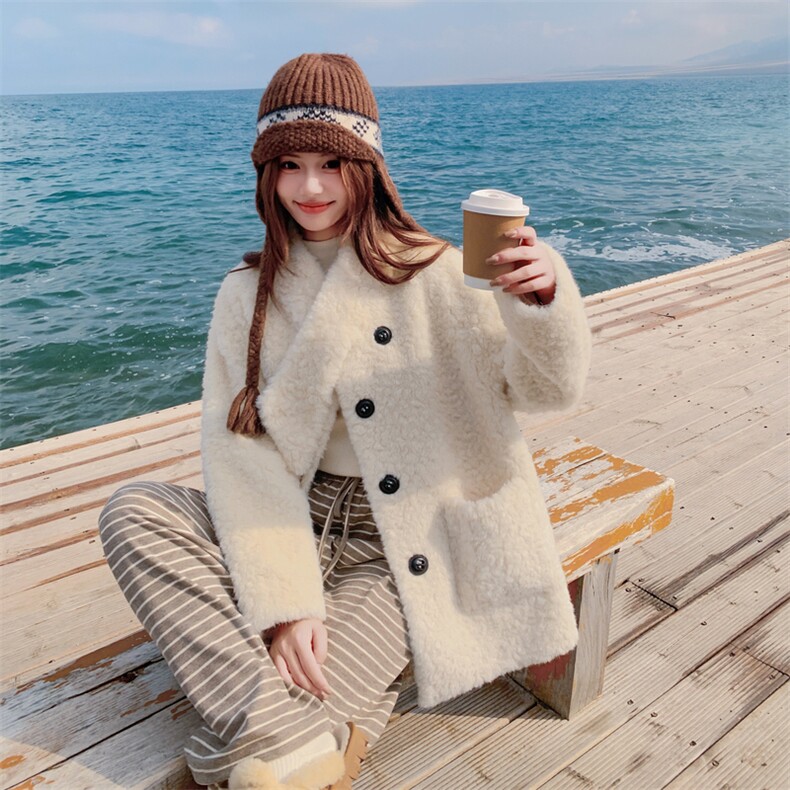 韩系减龄围脖加厚羊羔毛外套女皮毛一体大衣2C325-575P195K298,女装短外套,2C325