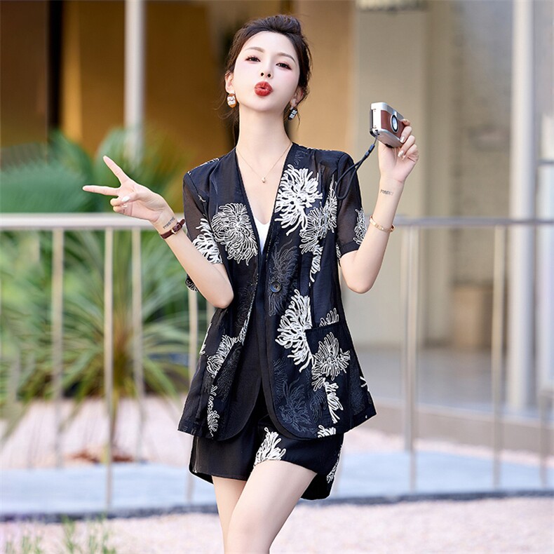 现货新款休闲重工艺刺修女夏薄款小个子时尚气质新中式气质两件套，女装套装/套裙，美静678