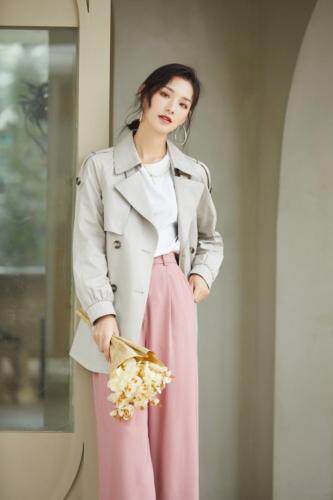 起风了与其说他是一件风衣不如说他是一种气质焕然一新，女装风衣，千浪依族