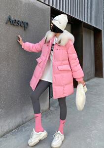 大毛领羽绒服图片