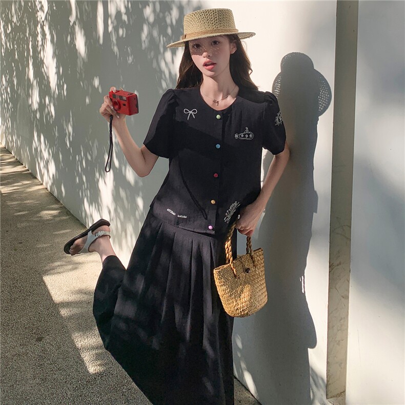 时尚休闲两件套裙女刺绣甜美风上衣百褶半裙套装女,女装套装/套裙,水衣源
