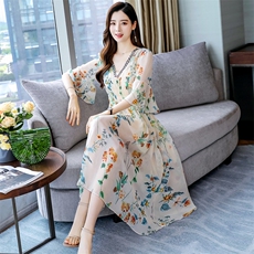 碎花连衣裙2021年夏季V领时尚气质中长款百搭韩版优雅两件套，女装套装/套裙，瑶迪依秀