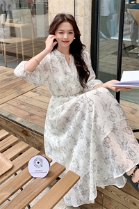 法式V领碎花连衣裙女2025春夏新款高腰显瘦惊艳绝美茶歇裙长裙子图片