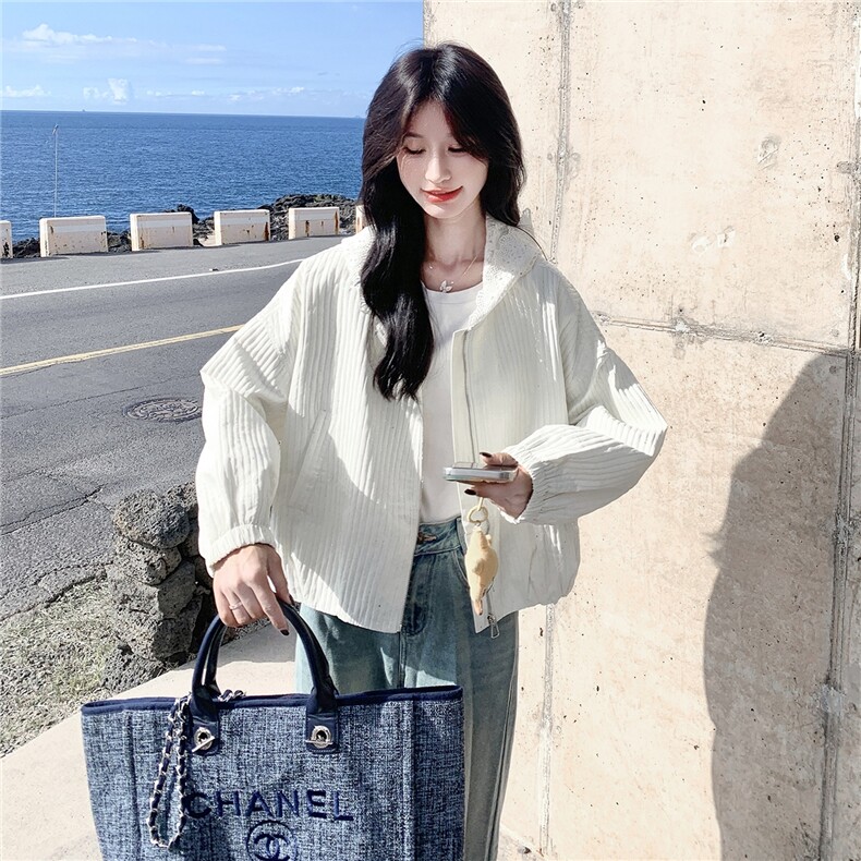 美式chic连帽白色短款棒球服外套女春秋超火好看小众高级夹克上衣,女装短外套,2B237