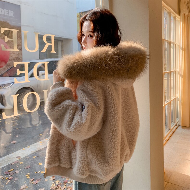 配大真毛领现货带标皮毛一体羊羔毛外套款号8115P265K398,女装短外套,2C217