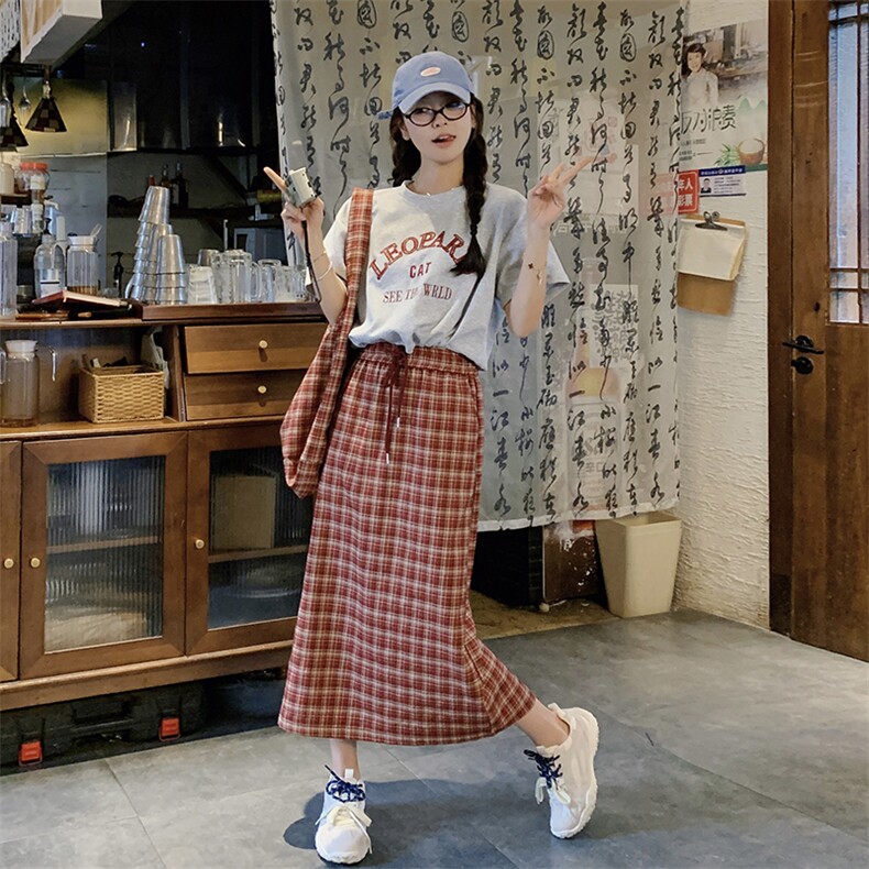 韩系减龄红格子套装裙女夏2025新款字母印花t恤半身格子裙两件套,女装套装/套裙,浙宝220