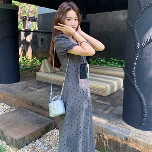 灰色波点泡泡袖连衣裙女2025夏季新款甜辣风设计感收腰显瘦长裙潮图片