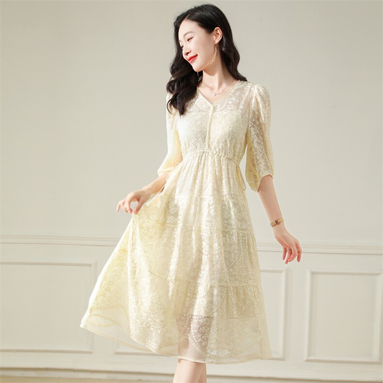 高端刺绣真丝连衣裙女春夏新款V领显瘦气质女神范大摆裙子，女装连衣裙，阿舍尔精品