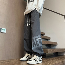 灰色