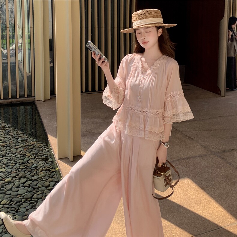 粉色洋气温柔套装女2026夏新款喇叭袖蕾丝拼接上衣阔腿裤裙两件套,女装套装/套裙,衣秀之家