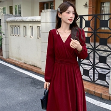 优雅气质红色长袖连衣裙女2025秋季新款收腰显瘦洋气减龄漂亮长裙，女装连衣裙，玖莱伊