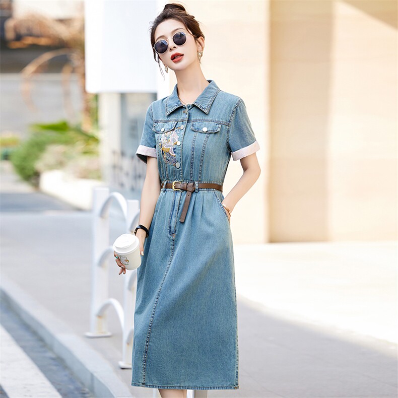 现货洋气短袖牛仔刺绣连衣裙女2024夏季新款时尚中长款牛仔连衣裙图片